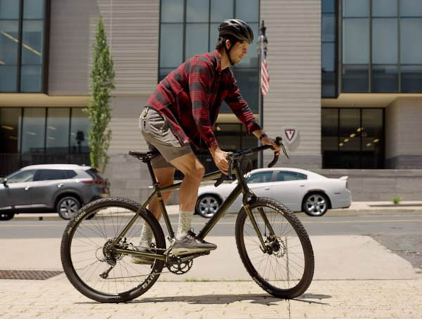 Track Stand - giữ thăng bằng khi đứng yên