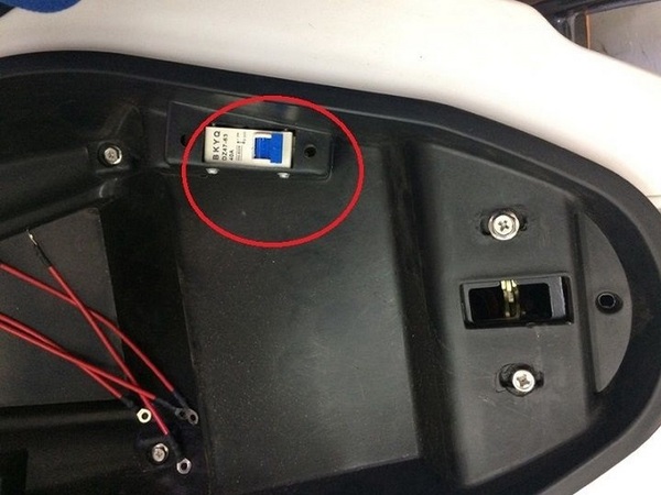 Khắc phục khi xe máy điện bị chết máy do Aptomat nhảy